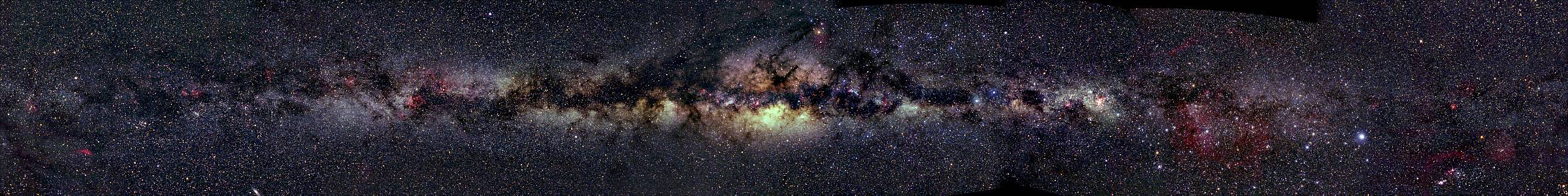 Panoráma Galaxie - bez souhvězdí. Panorama