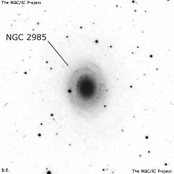 Negativní snímek oblohy NGC 2985