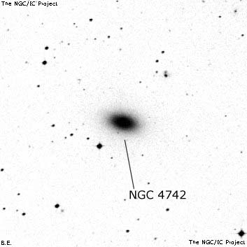 Negativní snímek oblohy NGC 4742