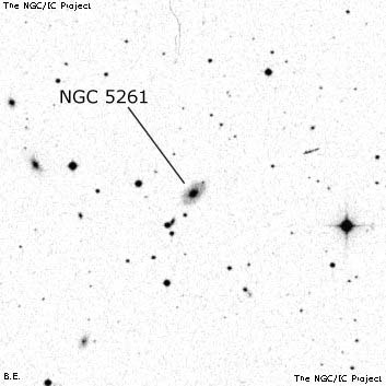 Negativní snímek oblohy NGC 5261